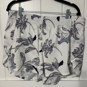 Athleta navy blue floral Print Women's Shorts XL